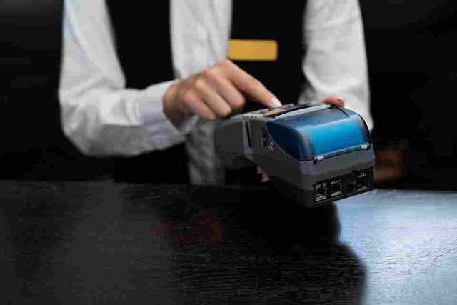 Mini printer thermal kasir 58mm terhubung Bluetooth untuk cetak struk dari smartphone