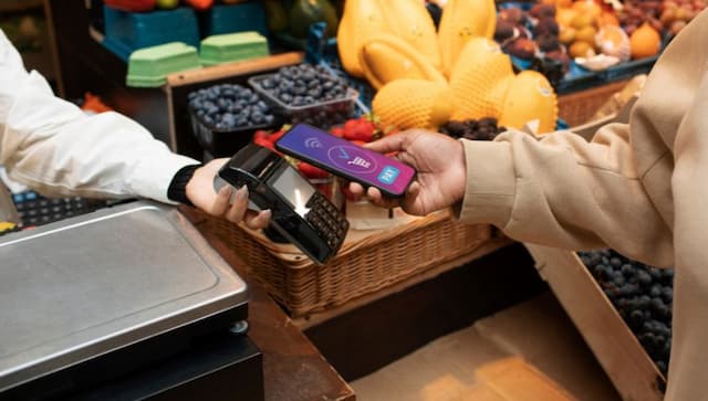 Perangkat iMin dengan aplikasi kasir Karts POS untuk transaksi F&B cepat dan rapi