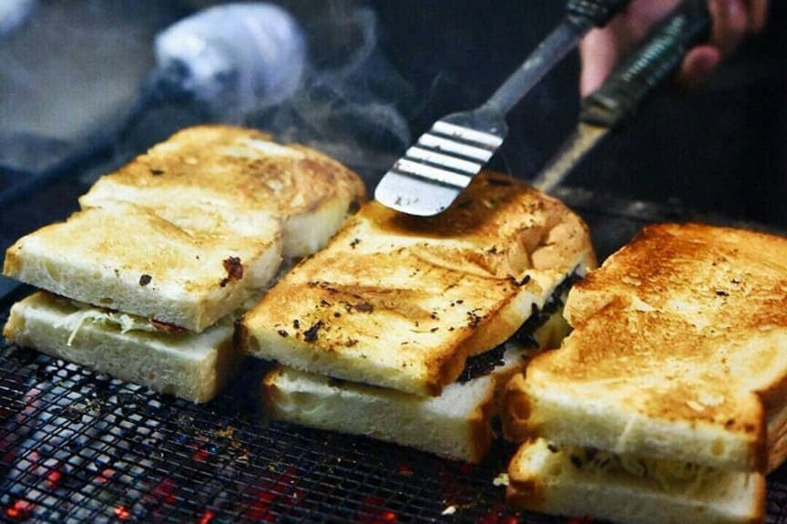 Usaha Roti Bakar, Martabak yang Viral